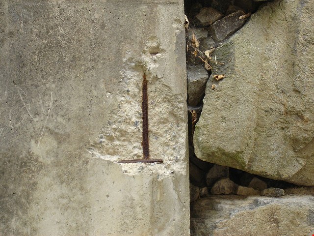 How Humidity and pH Affect Concrete Degradation
