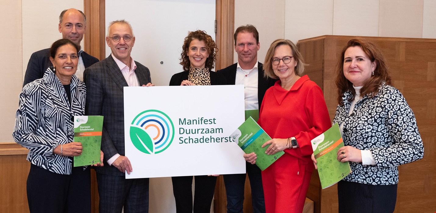 Minister Sophie Hermans ontvangt resultaten van landelijke pilots rond duurzaam schadeherstel
